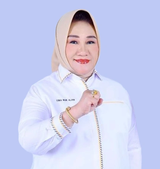 Tina Nur Alam
